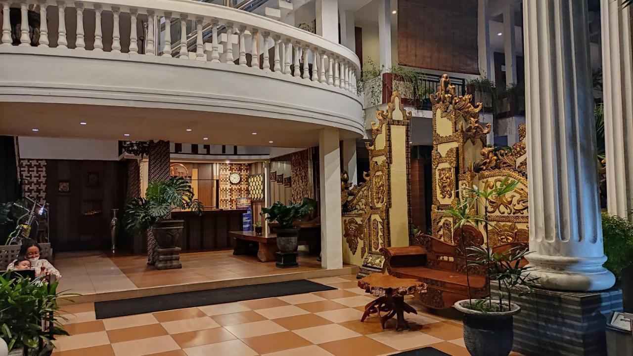 Mirabell Hotel & Convention Hall Malang Zewnętrze zdjęcie