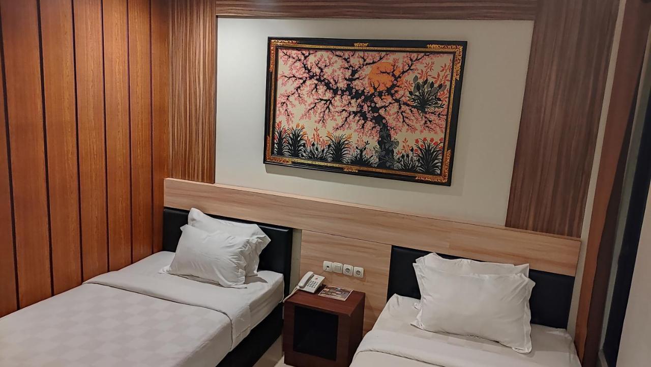 Mirabell Hotel & Convention Hall Malang Zewnętrze zdjęcie